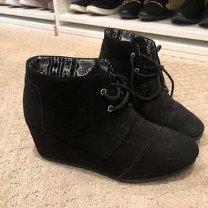 Toms Desert Black Wedge.   Gently used, Size 8.